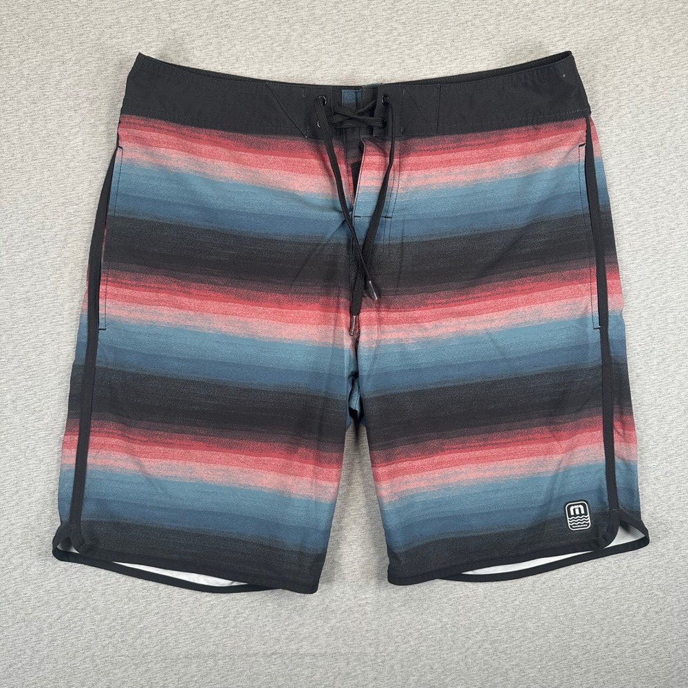 TravisMathew Board Shorts Mens 32 Ombre Stripe Red Blue Black 4-Way Stretch Swim